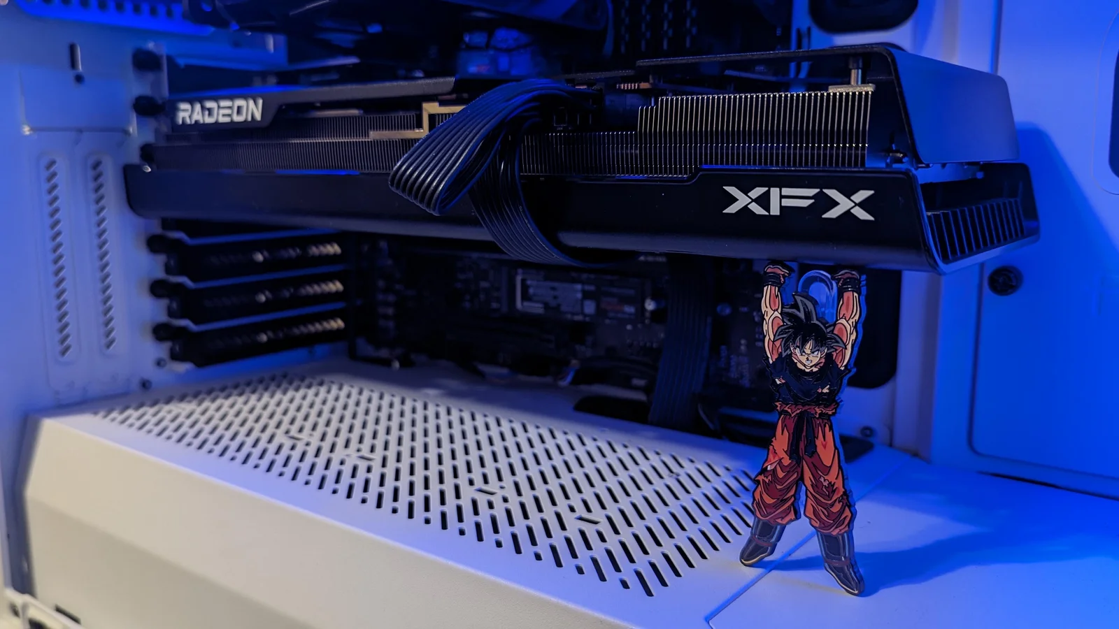 Proper placement of a vertical GPU support bracket at the far corner of the card